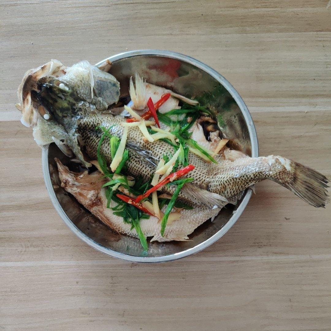 10分钟做 清蒸鲈鱼 （附切鱼图解）