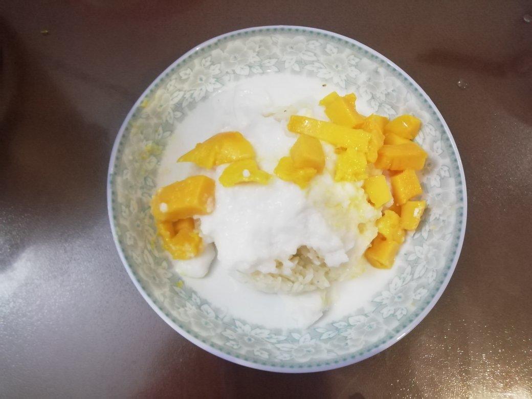 用椰子汁也能做好吃的芒果糯米饭