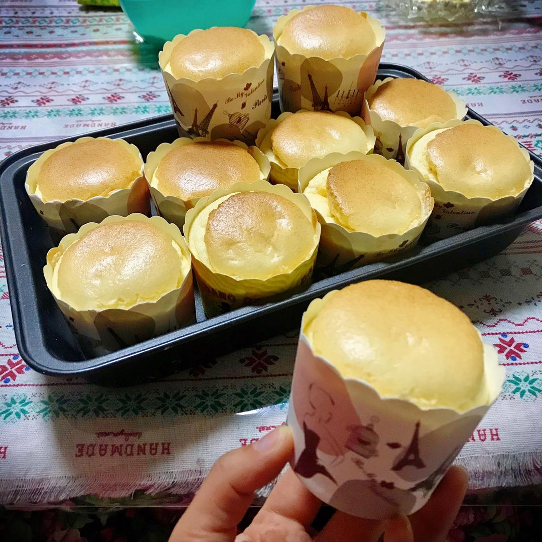 软绵绵戚风纸杯蛋糕
