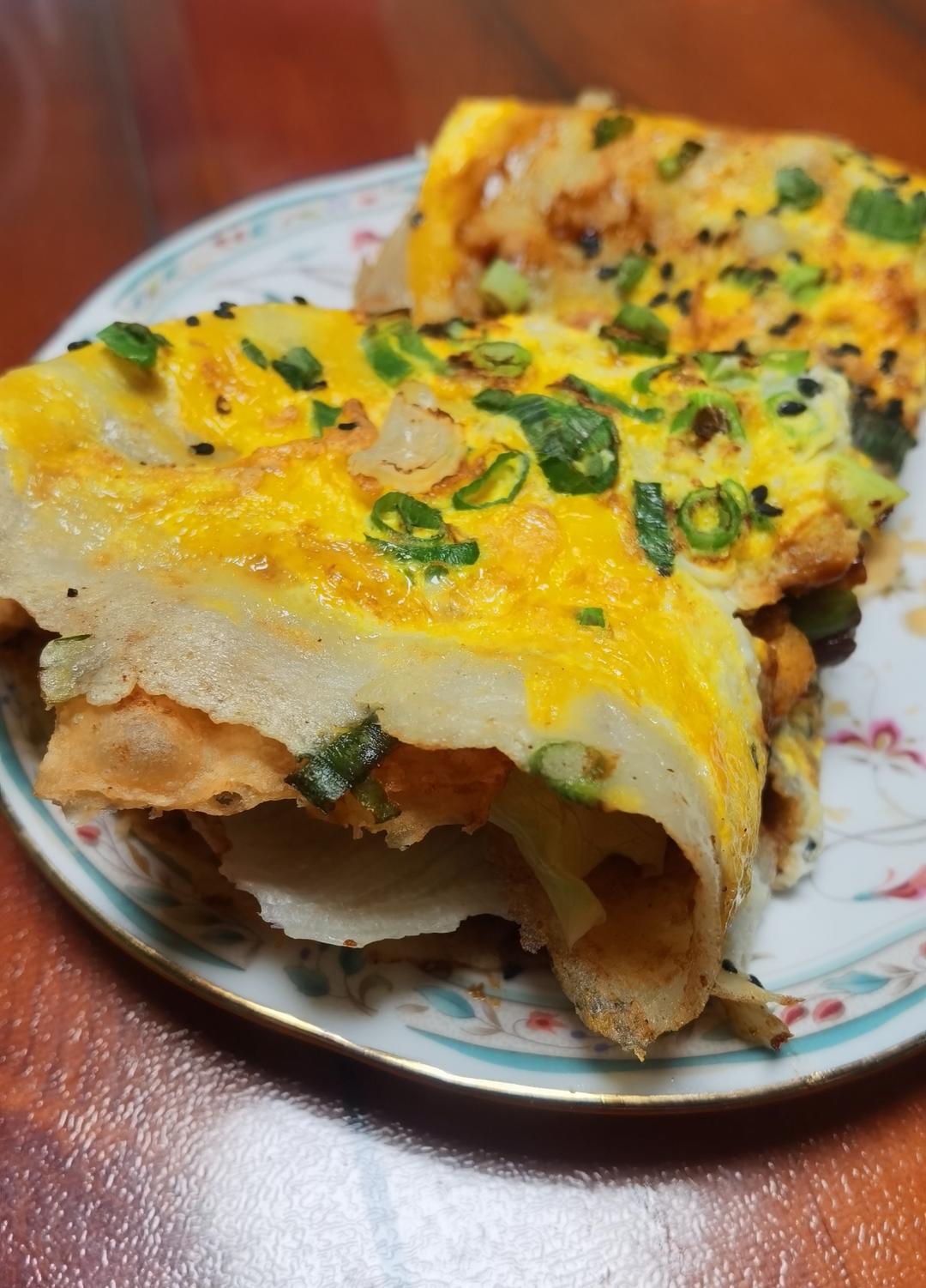 天津传统小吃——煎饼果子 在家也能摊 早餐更丰富