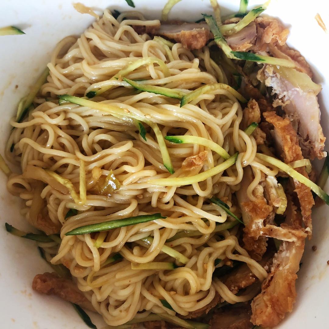 【椒麻鸡丝凉面】