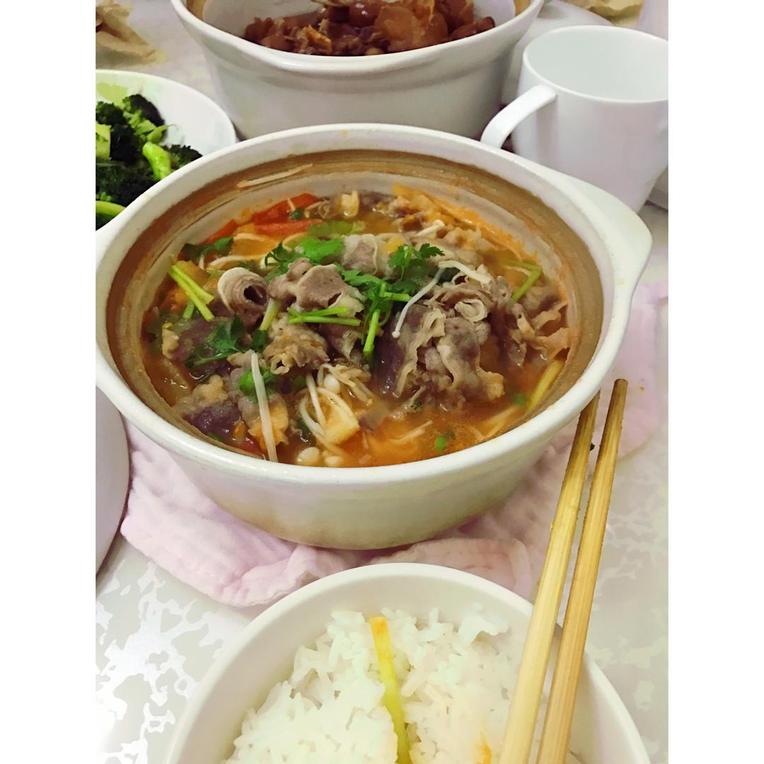 金针菇肥牛番茄锅