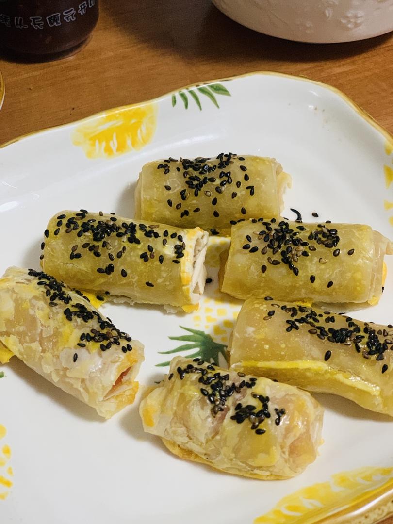 香肠酥皮卷：手抓饼皮还能这样吃，不用和面快速搞定早餐