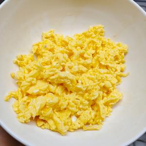 营养丰富的素三丁鸡蛋炸酱面的做法 步骤2