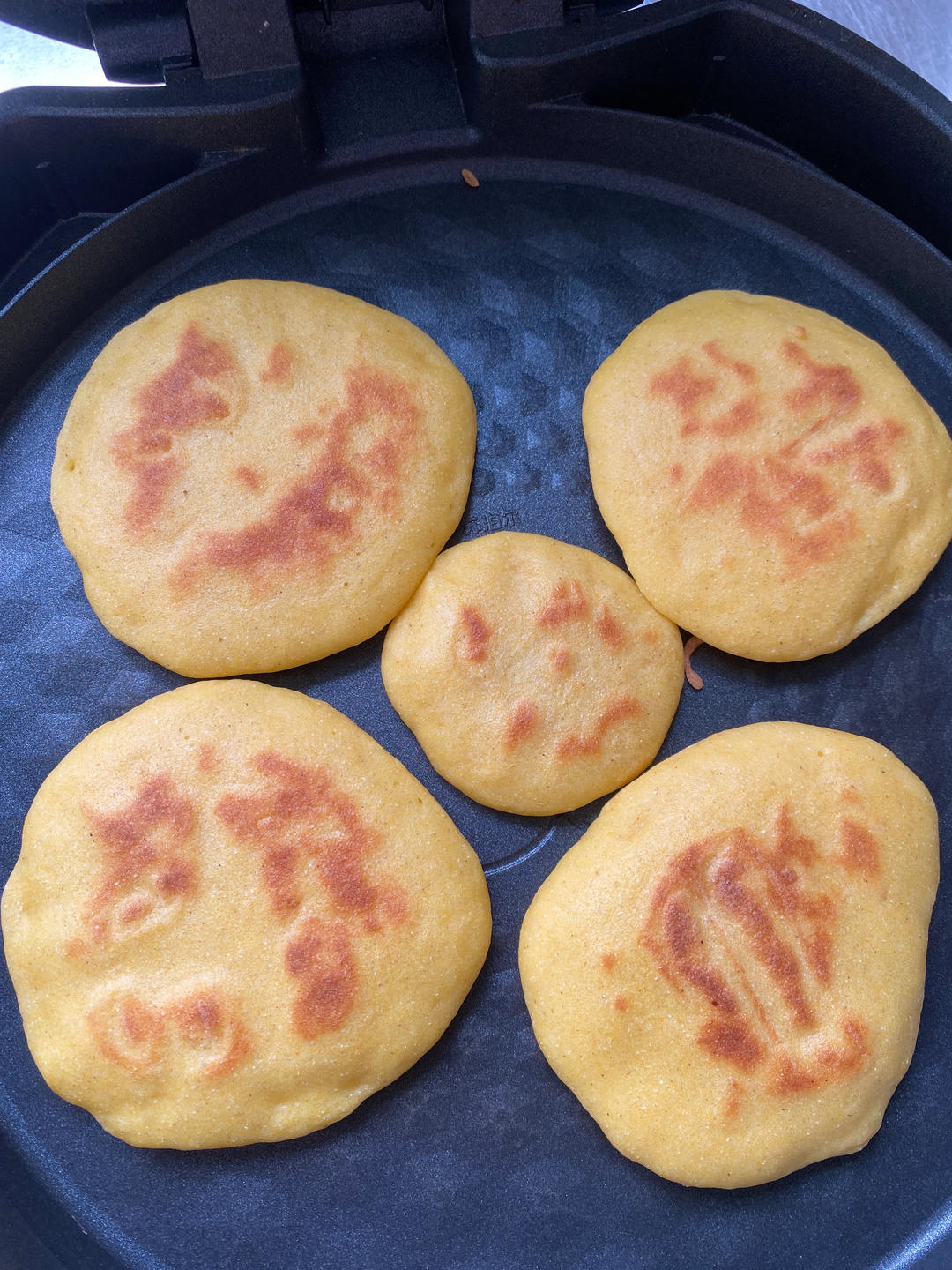 二十年面点老师傅分享的「玉米面饼子」做法，玉米控抓紧收😄😄😄