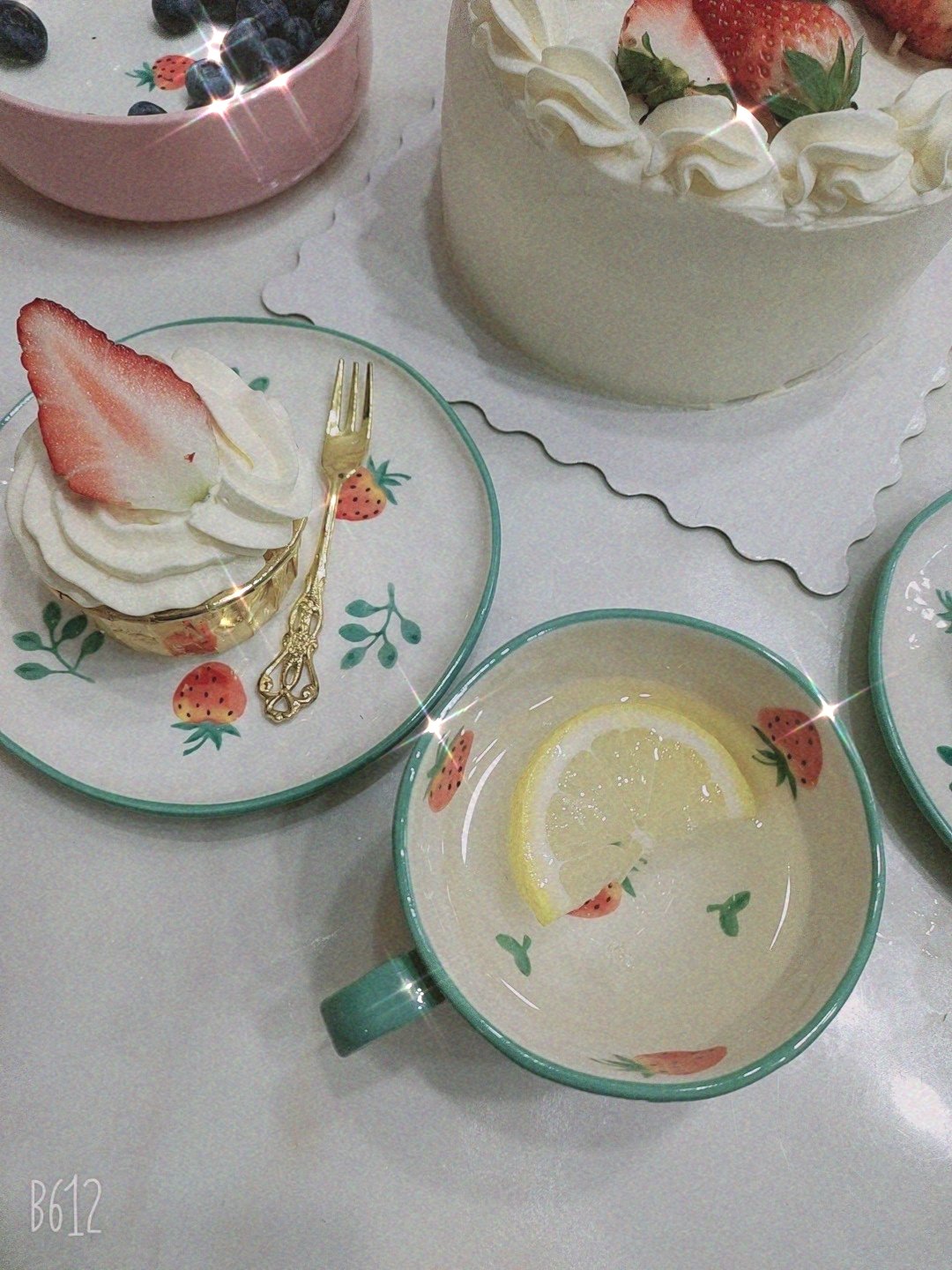 草莓纸杯蛋糕（Strawberry Cupcakes)