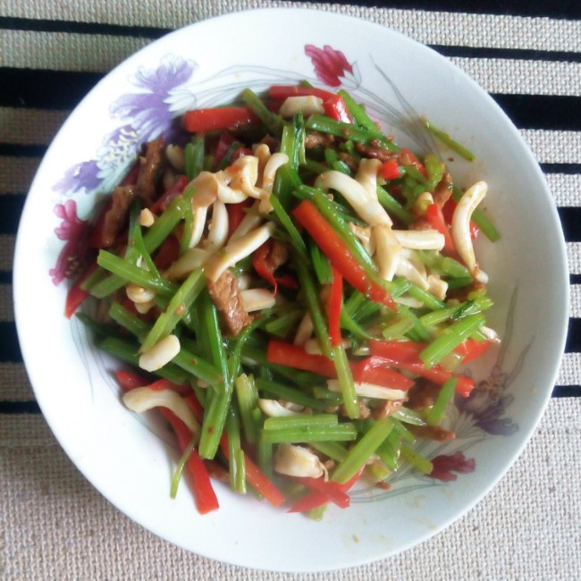 芹菜红椒鱿鱼丝