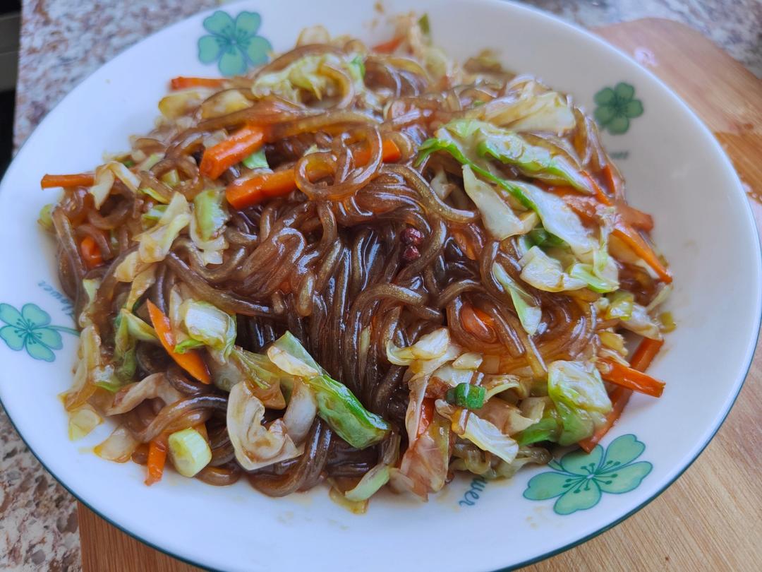 大厨教你“包菜炒粉条”不粘锅好吃的做法