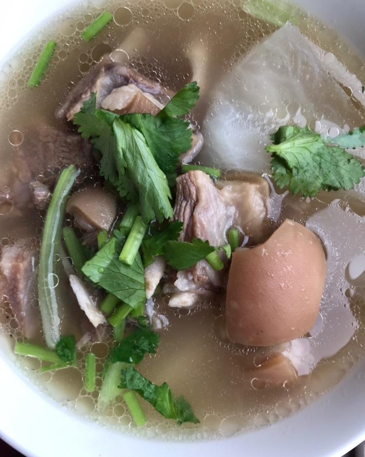 清炖羊肉汤