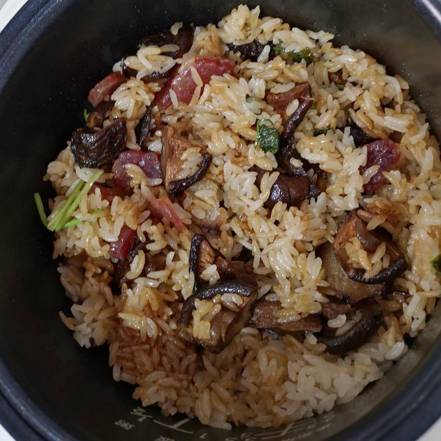 赞                  电饭煲腊味饭              米,香菇,腊肉,脆皮