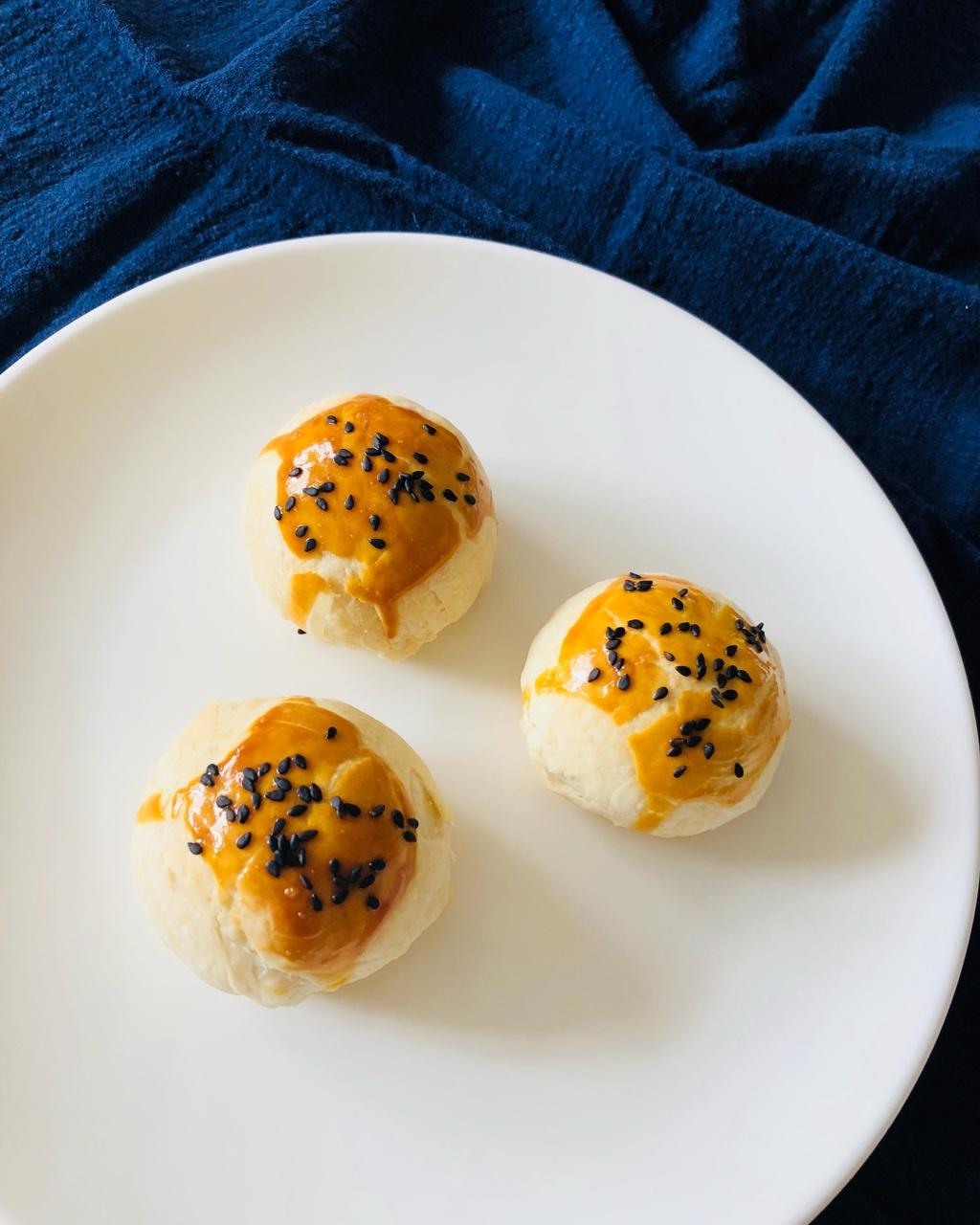 西柚柚柚_做的蛋黄酥