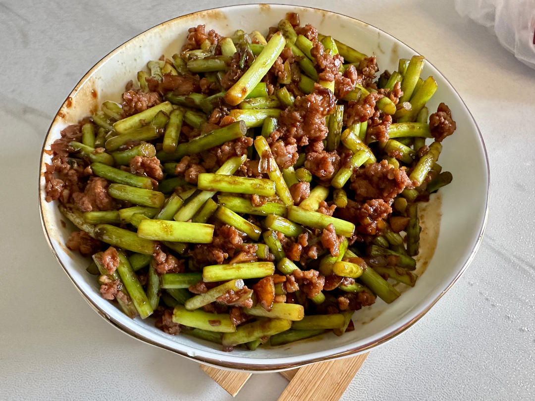 蒜苔炒肉末，三碗米饭都不够吃