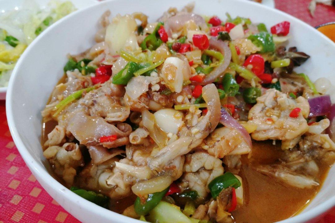 嗦蛙腿到停不下来的啫啫牛蛙鲜虾煲