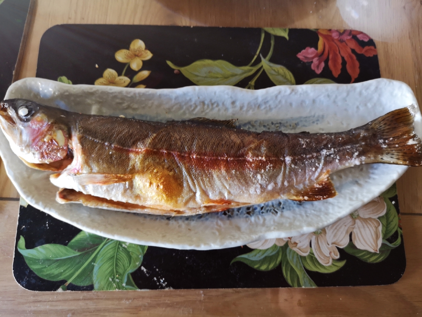 超简单的盐烤虹鳟鱼的做法