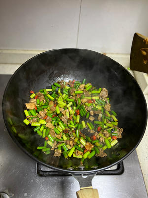 孜然蒜苔炒肉（用牛肉沫更好吃哦）的做法 步骤4