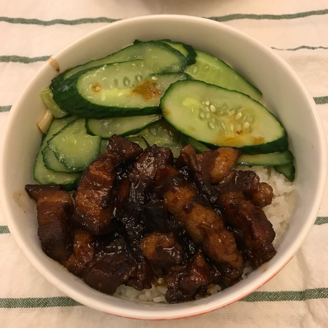 洋葱酥卤肉饭