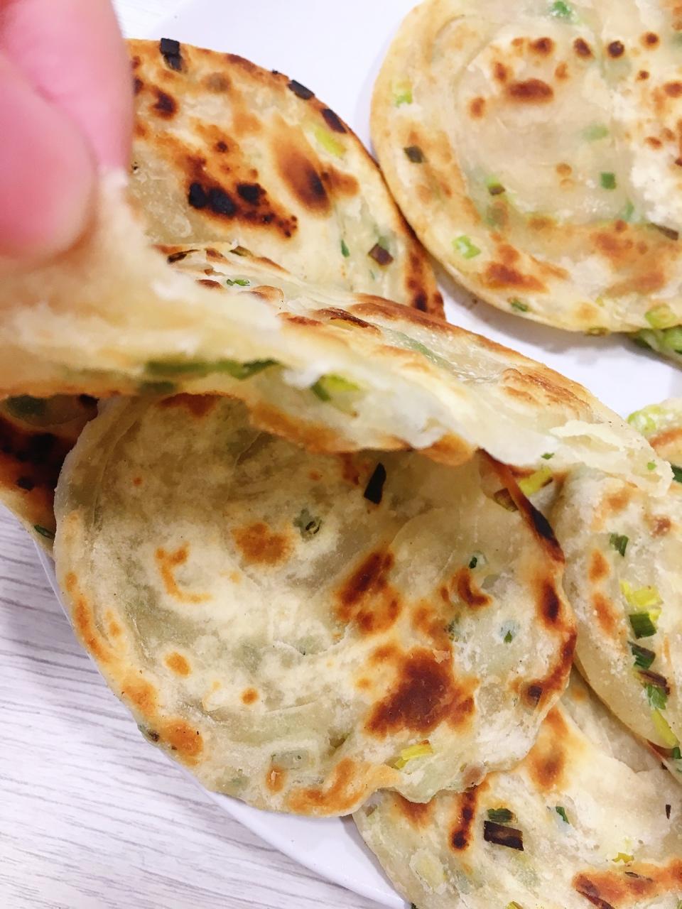 堂妈教你做飘香葱油饼