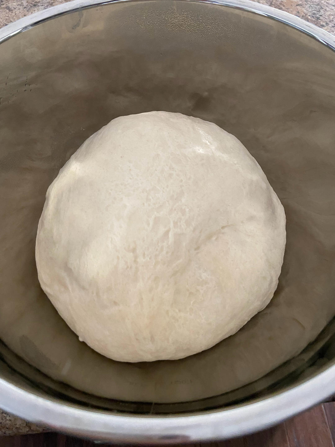 自制披萨饼皮~~比买的好吃百倍的披萨饼皮，外酥内软奶香味儿浓郁，直接吃都超级美味