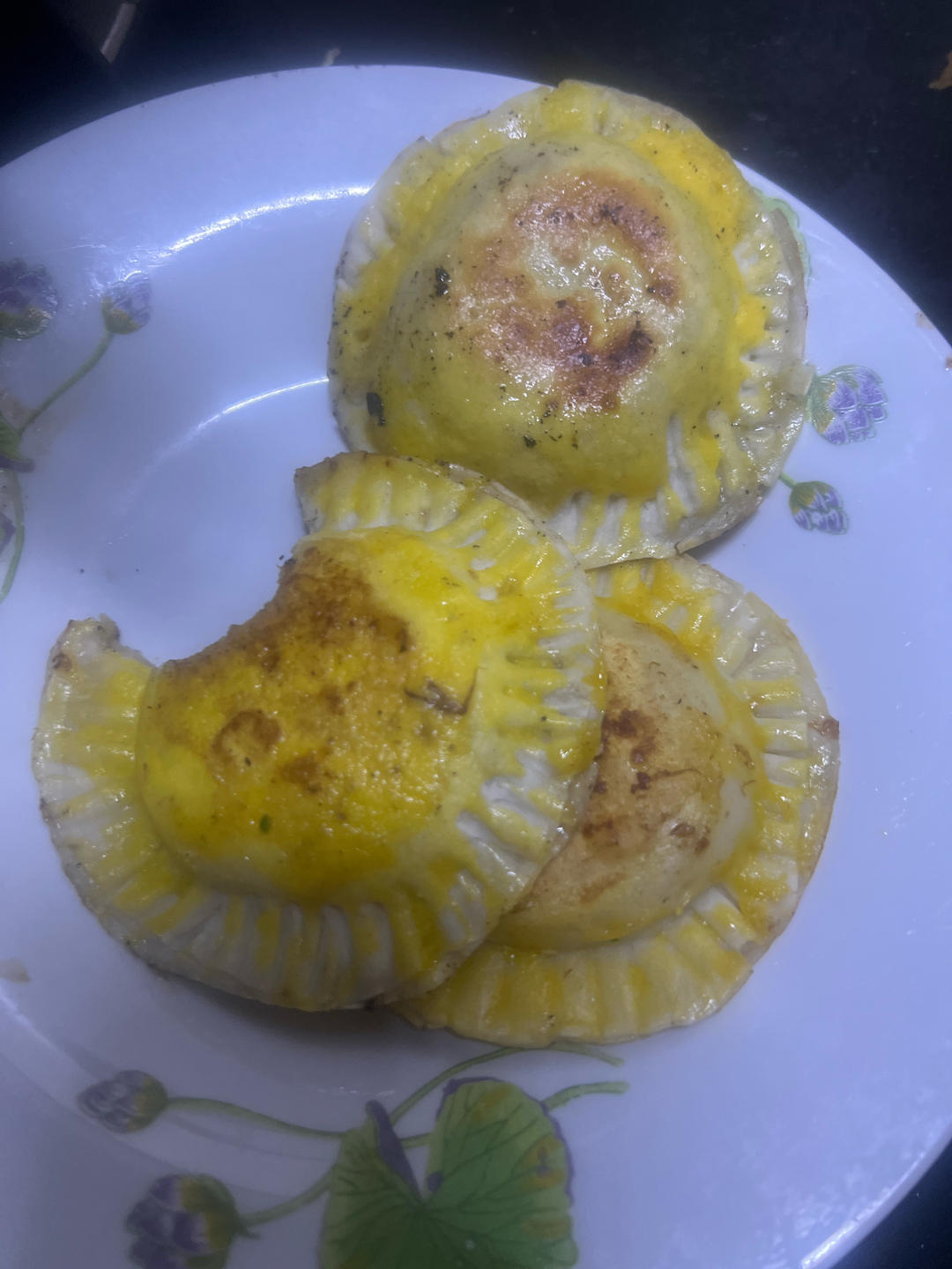 一个苹果两张饺子皮就能做出来香甜酥脆的小甜品