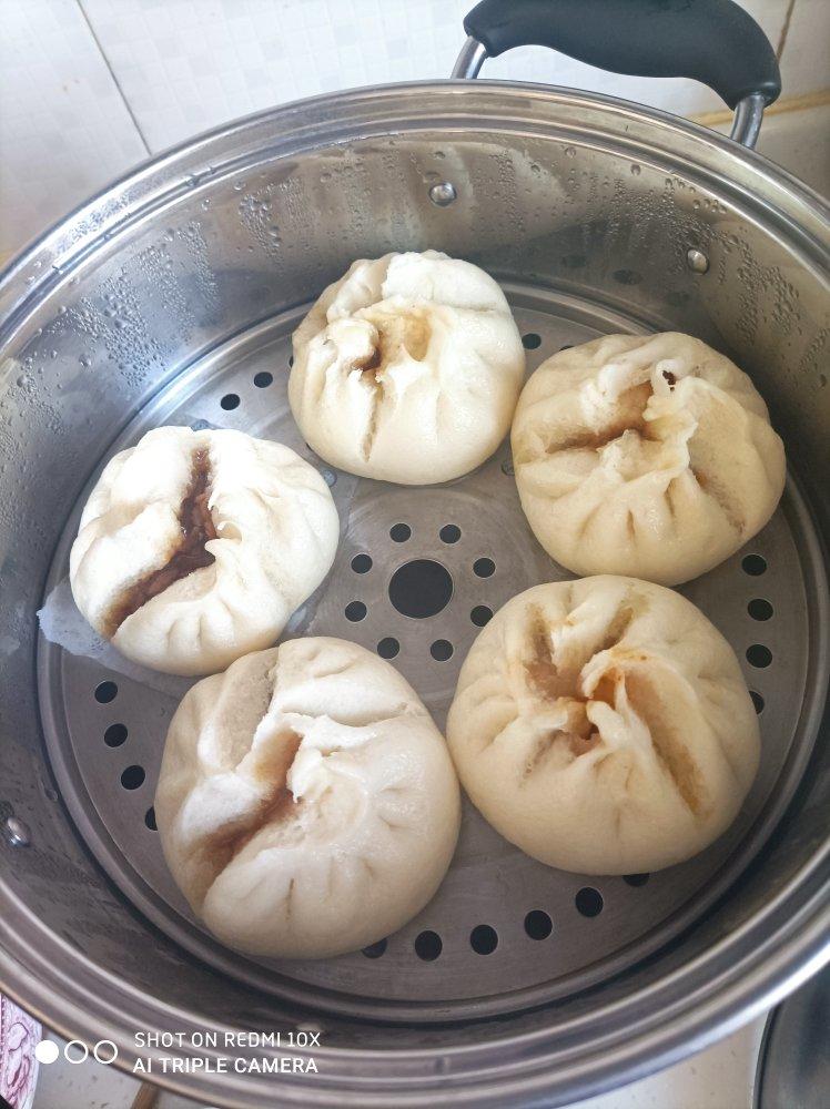 云朵般松软爆浆蜜汁叉烧包