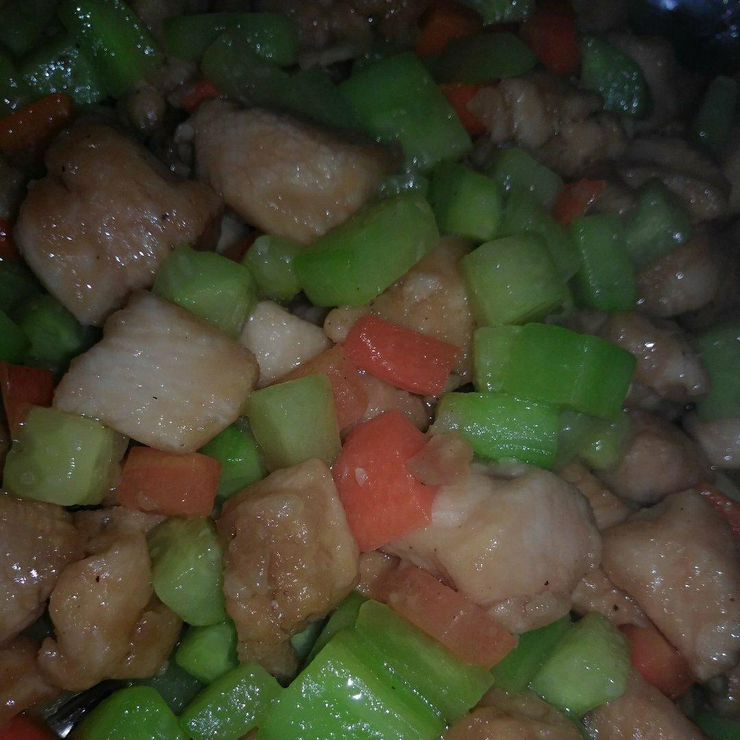 胡萝卜黄瓜鸡胸肉