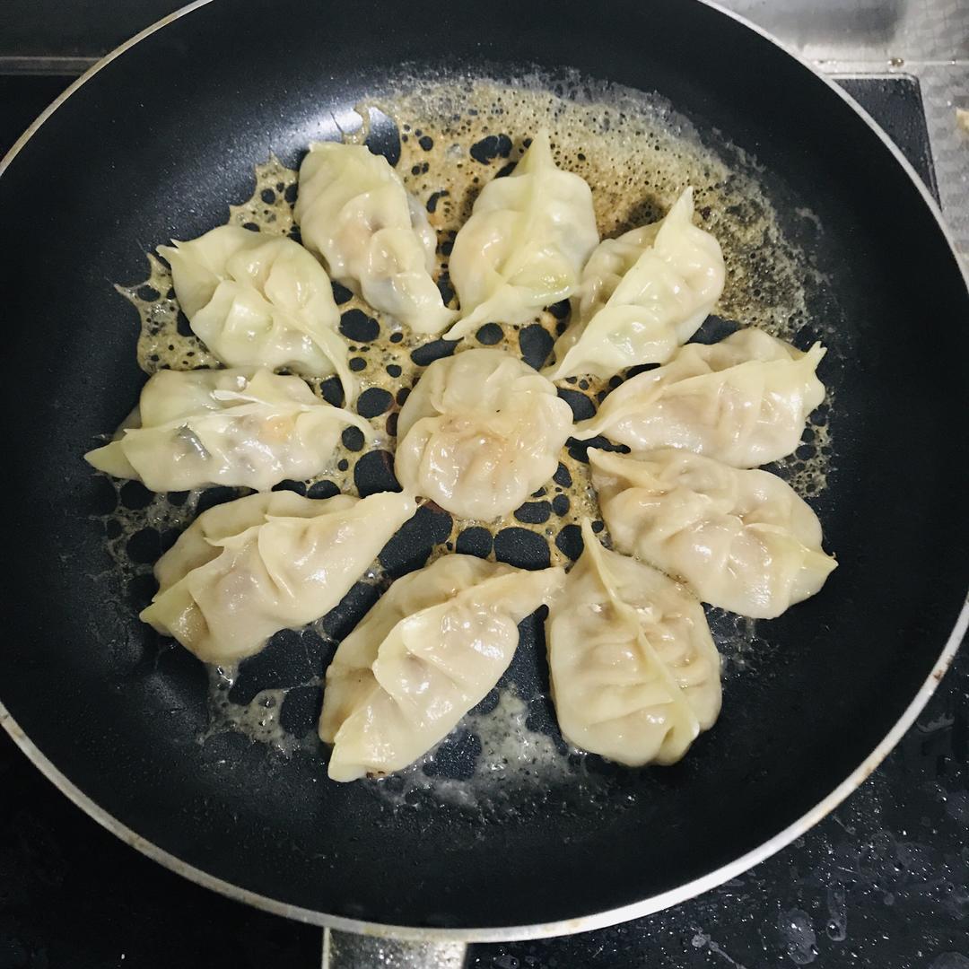 双馅煎饺(牛肉洋葱&菌菇西葫海鲜)的做法