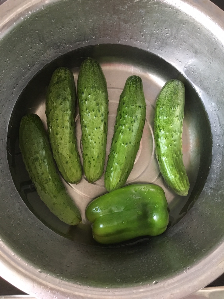 独家！黄瓜🥒青椒包子的做法 步骤1