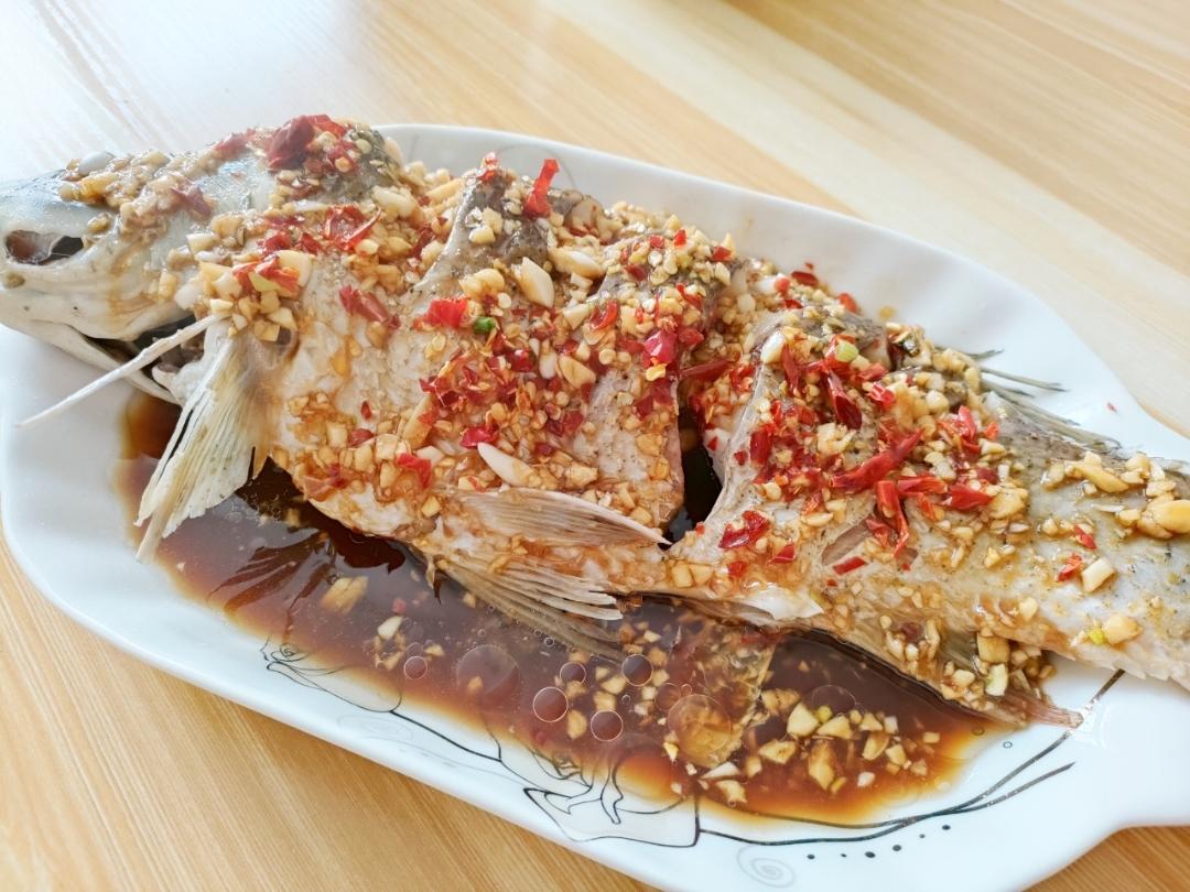 蒜爆鱼（好吃）