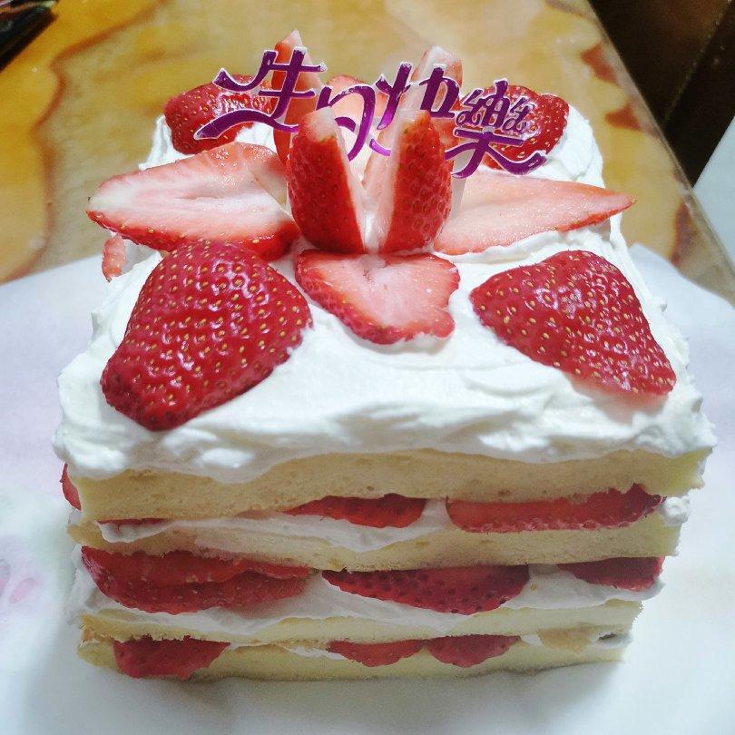草莓裸蛋糕
