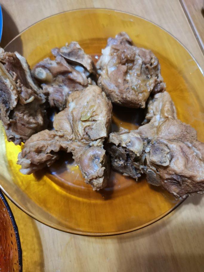 有滋有味香到吮指的酱骨架