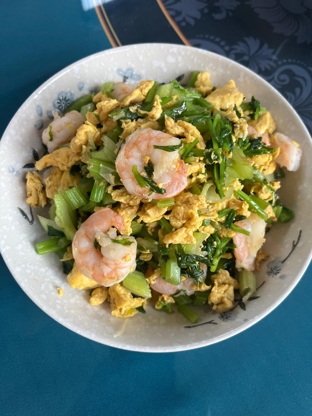 炒芹菜虾仁鸡蛋
