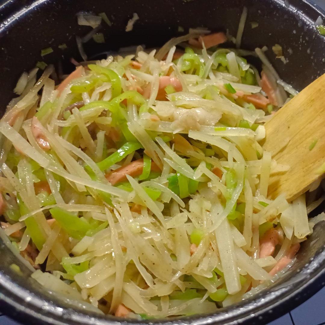 酸辣土豆丝（绝对清脆爽口，比外面卖的好吃，有诀窍！）
