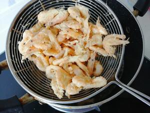 酥炸小白虾~~满口酥脆鲜香，可以当孩子零食的补钙佳品的做法 步骤11