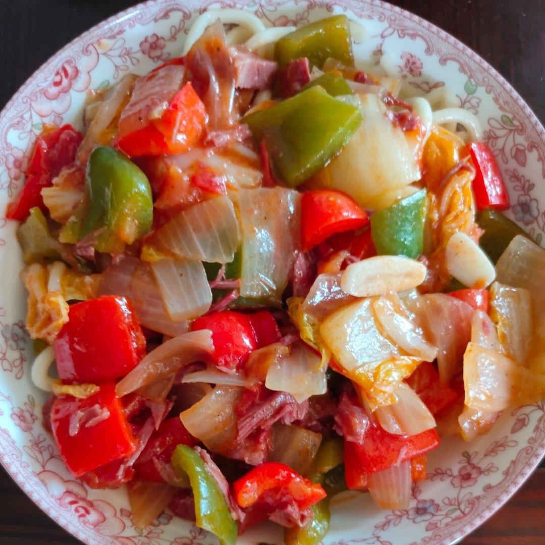 新疆过油肉拌面