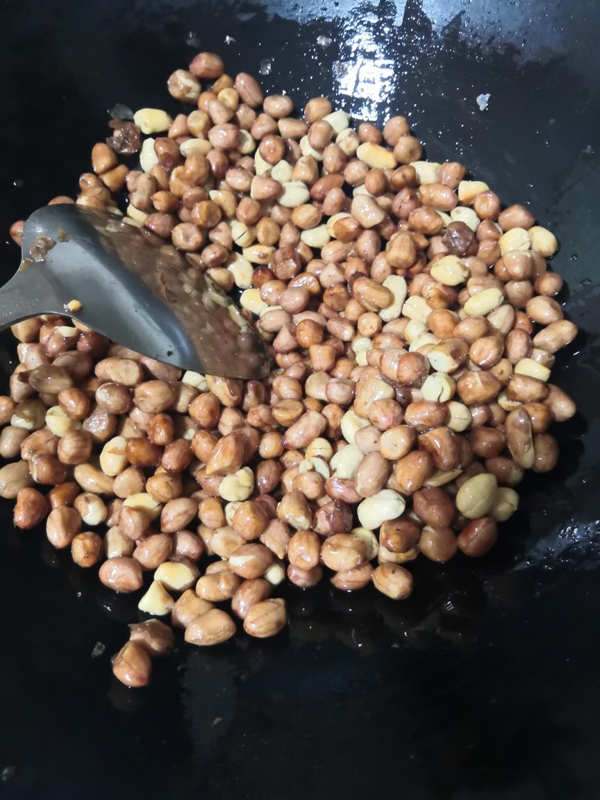 又香又脆不发软的炒花生米