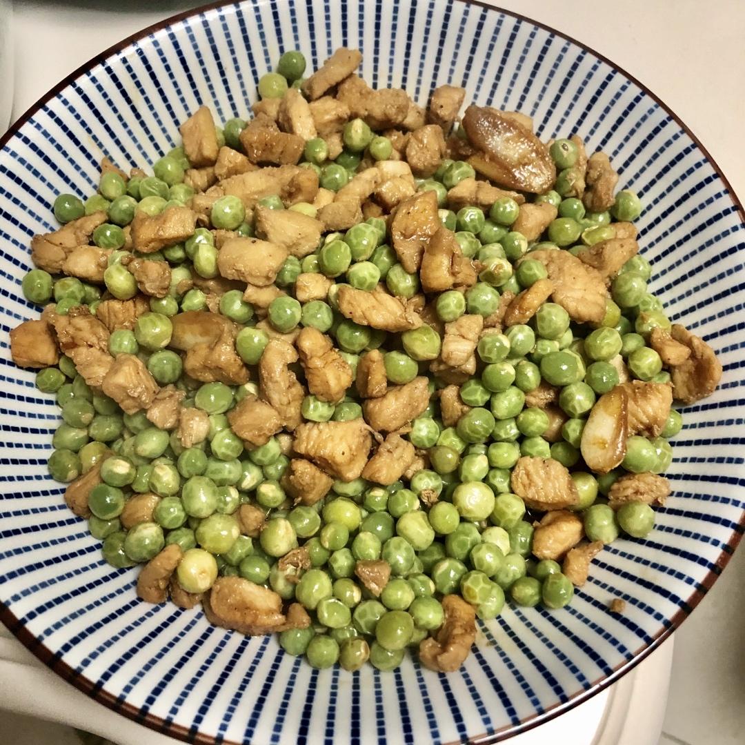 豌豆胡萝卜炒鸡丁