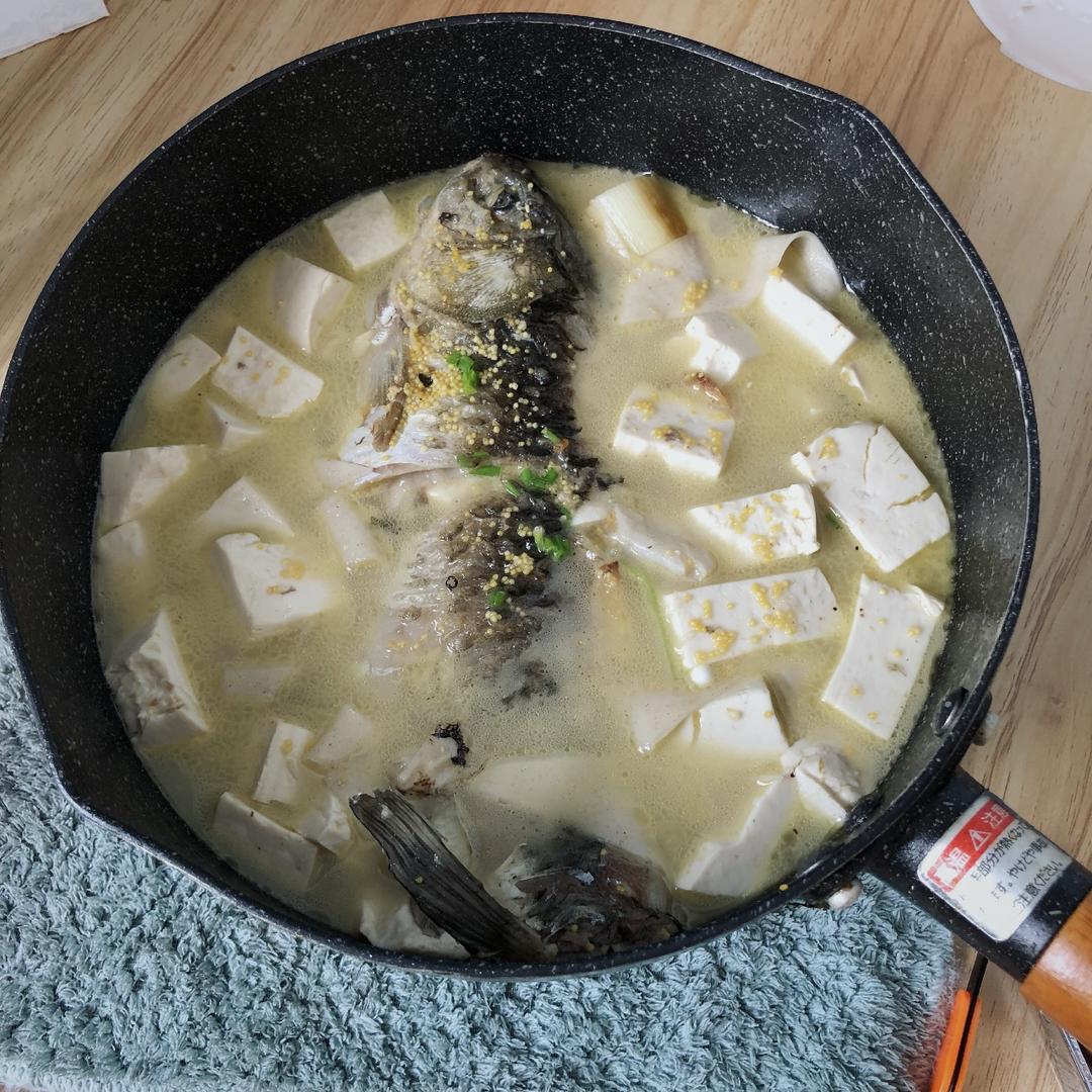 鲫鱼豆腐汤