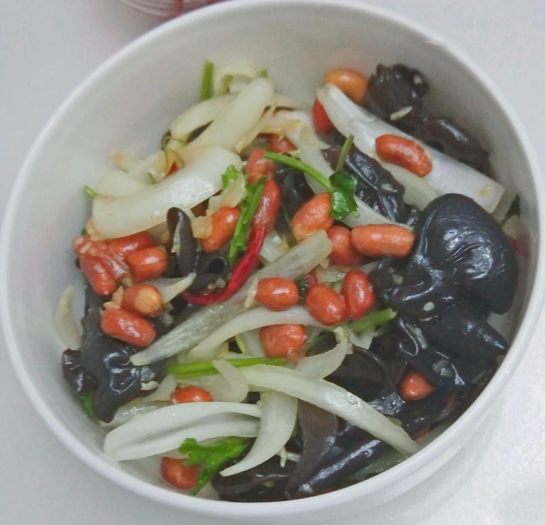 凉拌洋葱木耳–通血管开胃快手凉菜