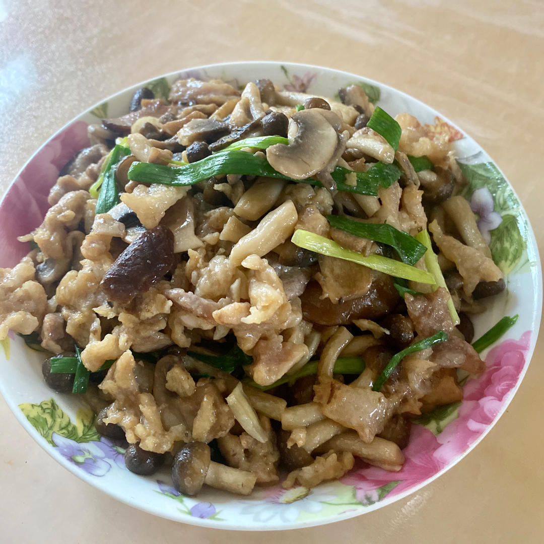 家常菌菇炒肉片