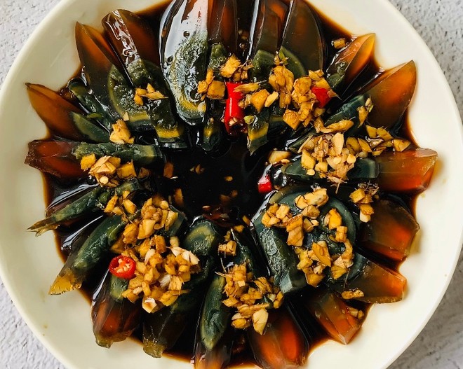 一人食 下酒菜凉菜 姜汁松花蛋的做法步骤图 一人便当 下厨房 一人食 下酒菜凉菜 姜汁松花蛋的做法步骤图 一人便当 下厨房
