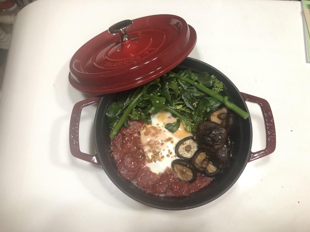 铸铁锅腊肠煲仔饭