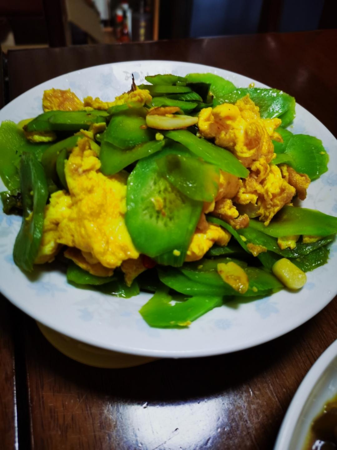 超级简单的莴笋炒鸡蛋