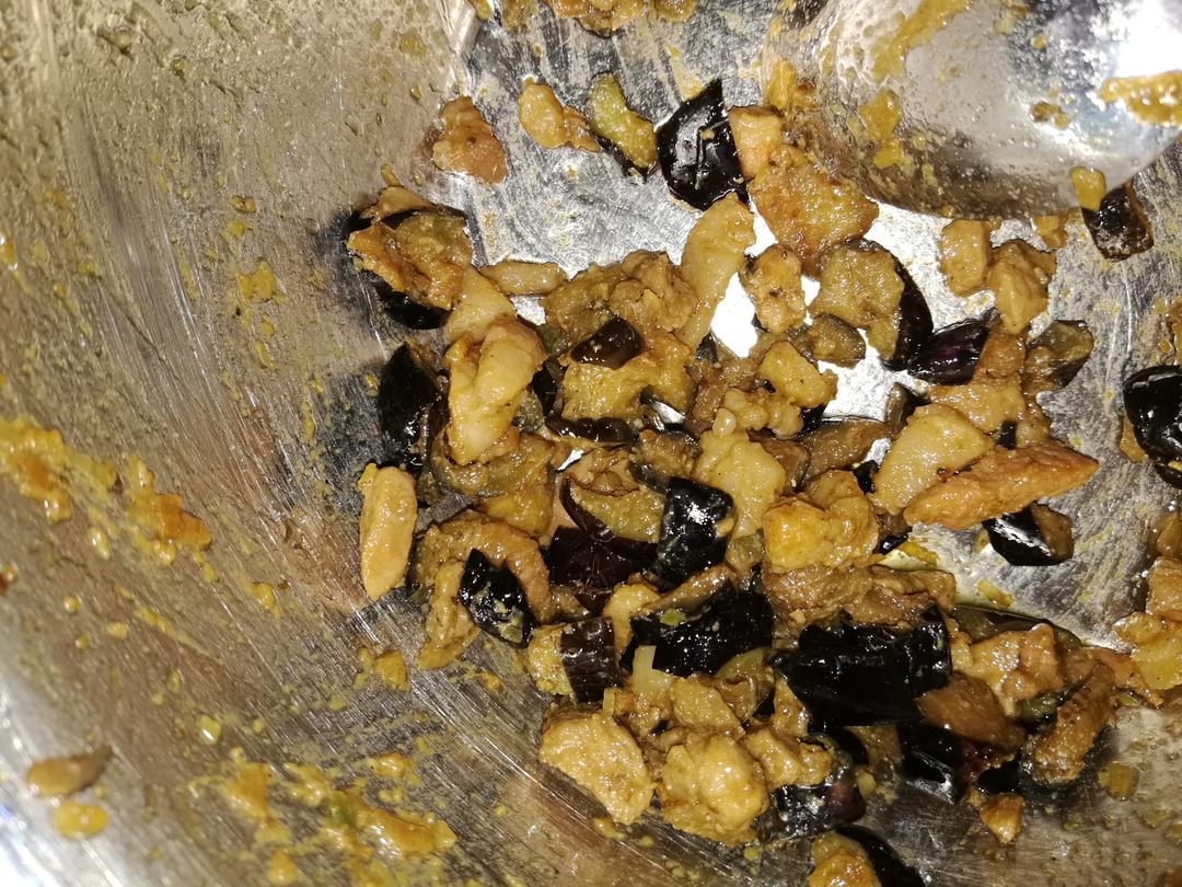 茄子五花肉丁大包子