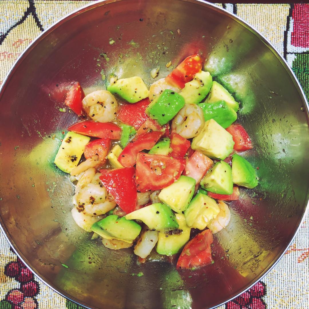 牛油果番茄虾仁沙拉