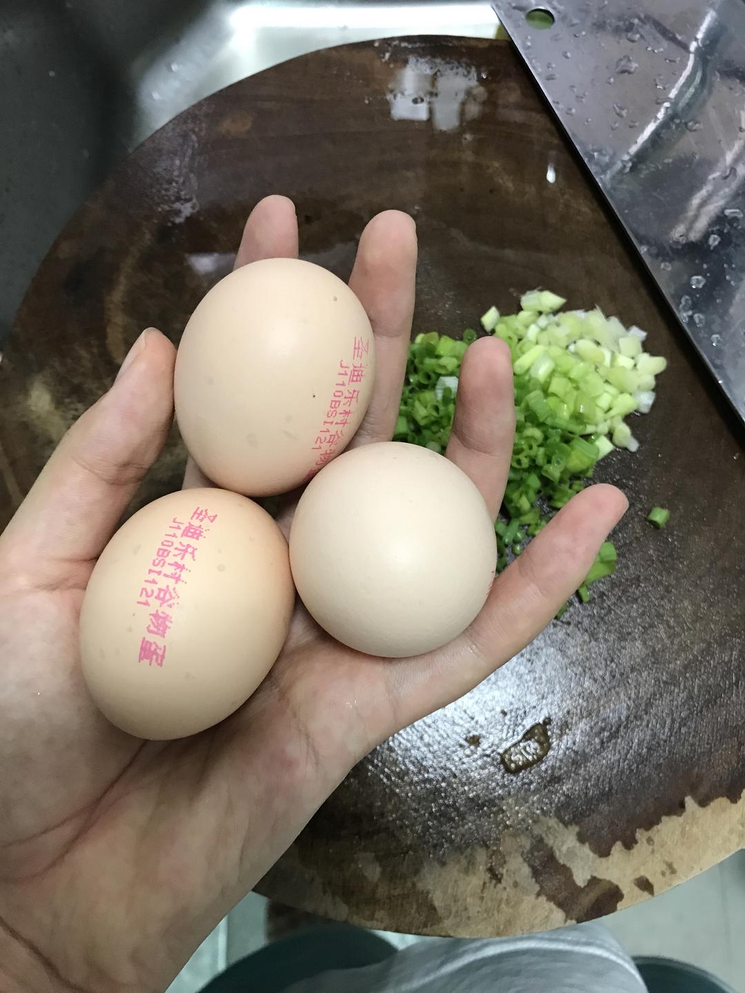 葱花肉松鸡蛋卷（超好吃，香喷喷）的做法 步骤1