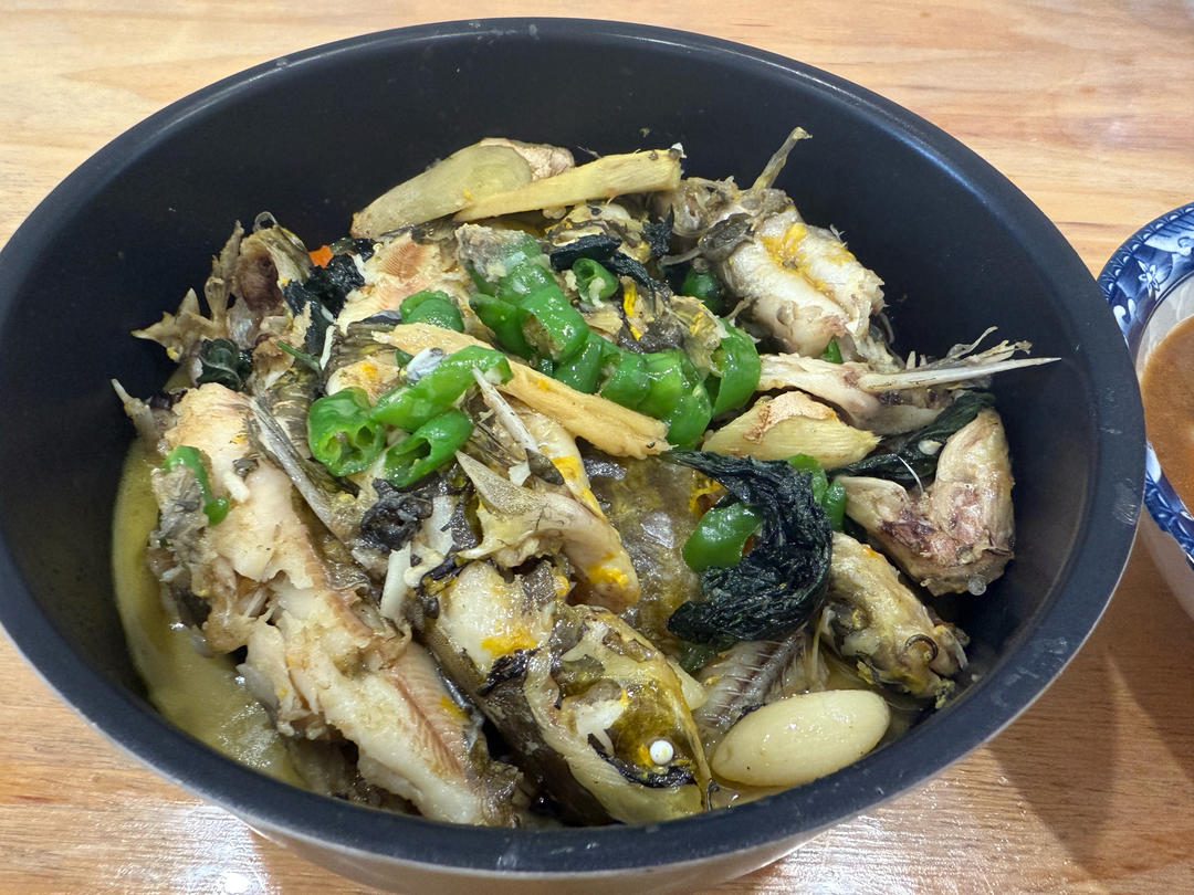 青椒焖黄骨鱼(下饭湘菜)