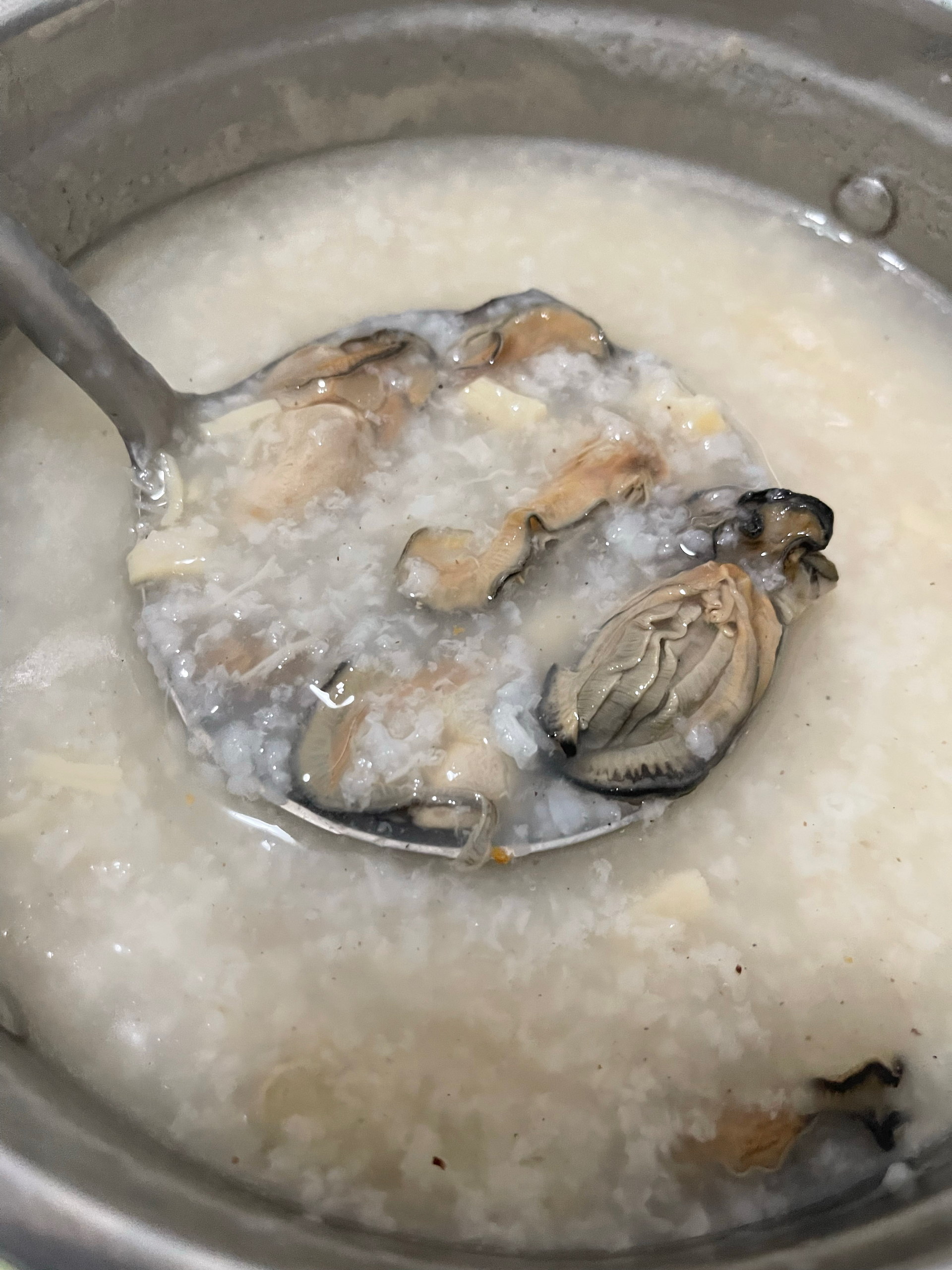 鲜美蚝豉瑶柱海鲜粥