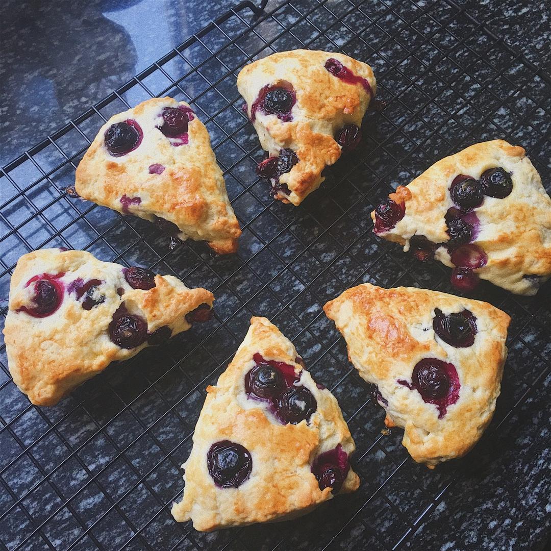 爆浆蓝莓司康Blueberry Explosion Scone