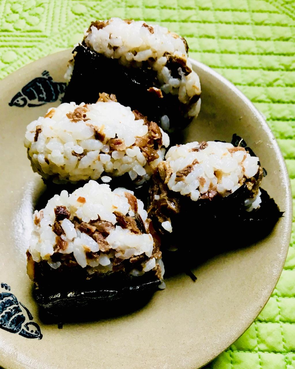 肉松饭团