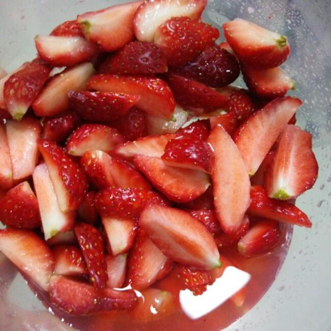 大果粒草莓酱的做法 步骤4
